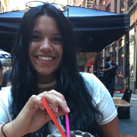 Meet your Posher, Amanda - Picture 3 of 4